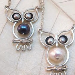Silver owl with pearl necklace.Women necklaces